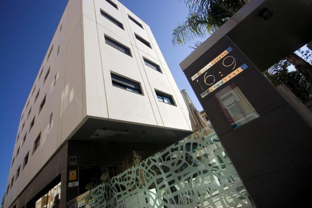 Apartamentos 16:9 Suites Almeria Exterior photo